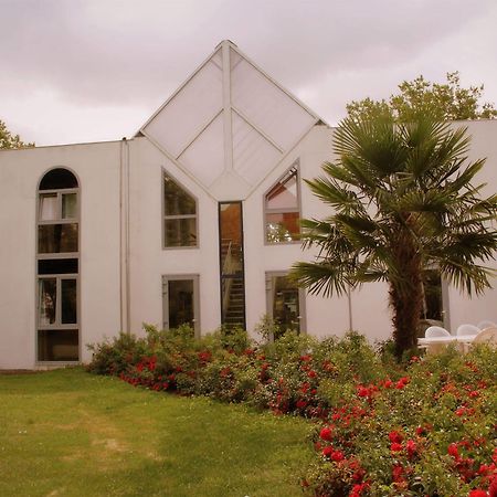 Agape Hotel Bessines Buitenkant foto