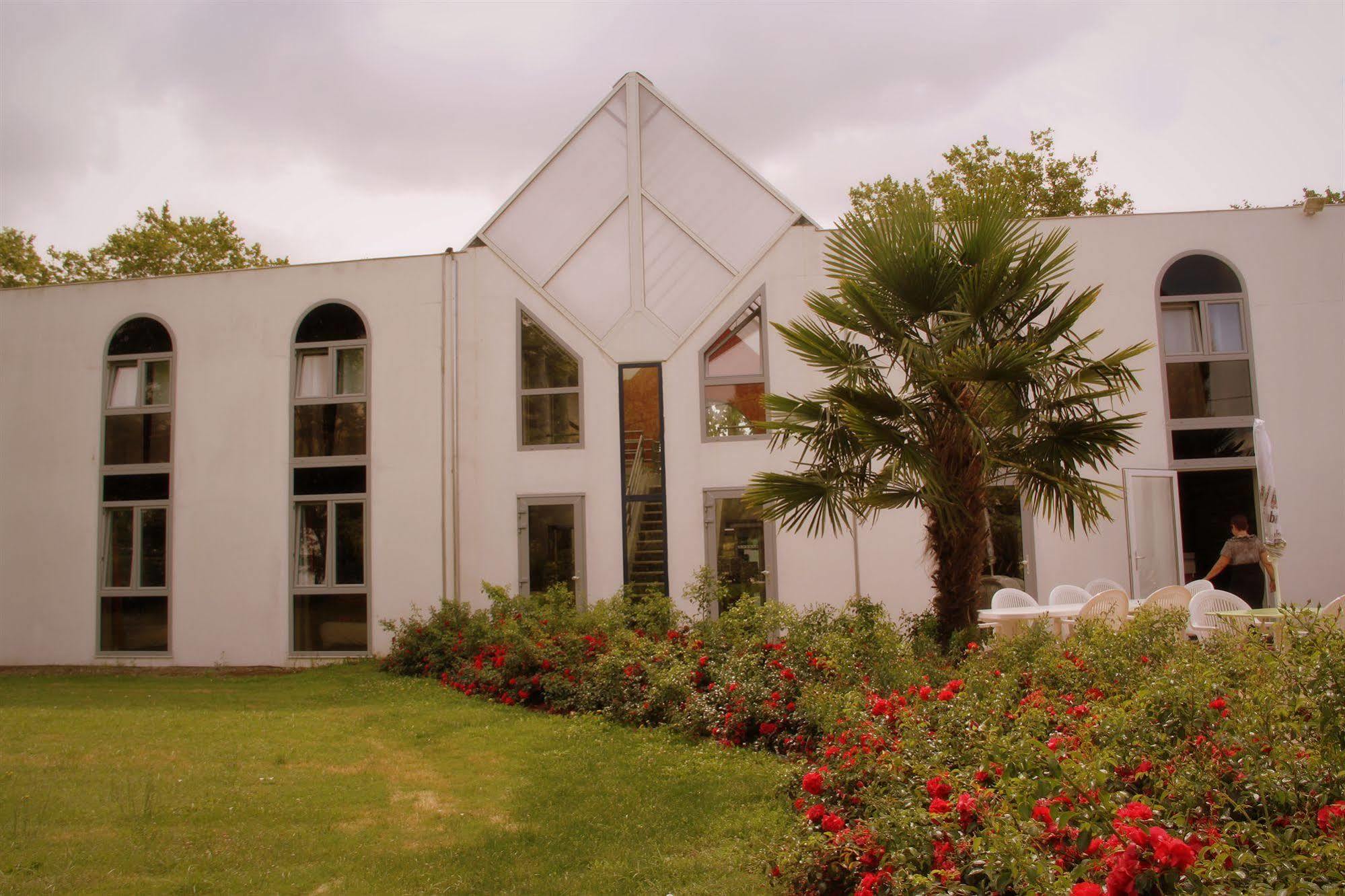 Agape Hotel Bessines Buitenkant foto