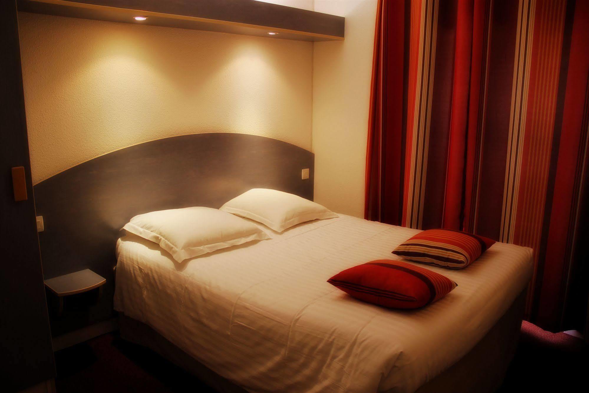 Agape Hotel Bessines Buitenkant foto