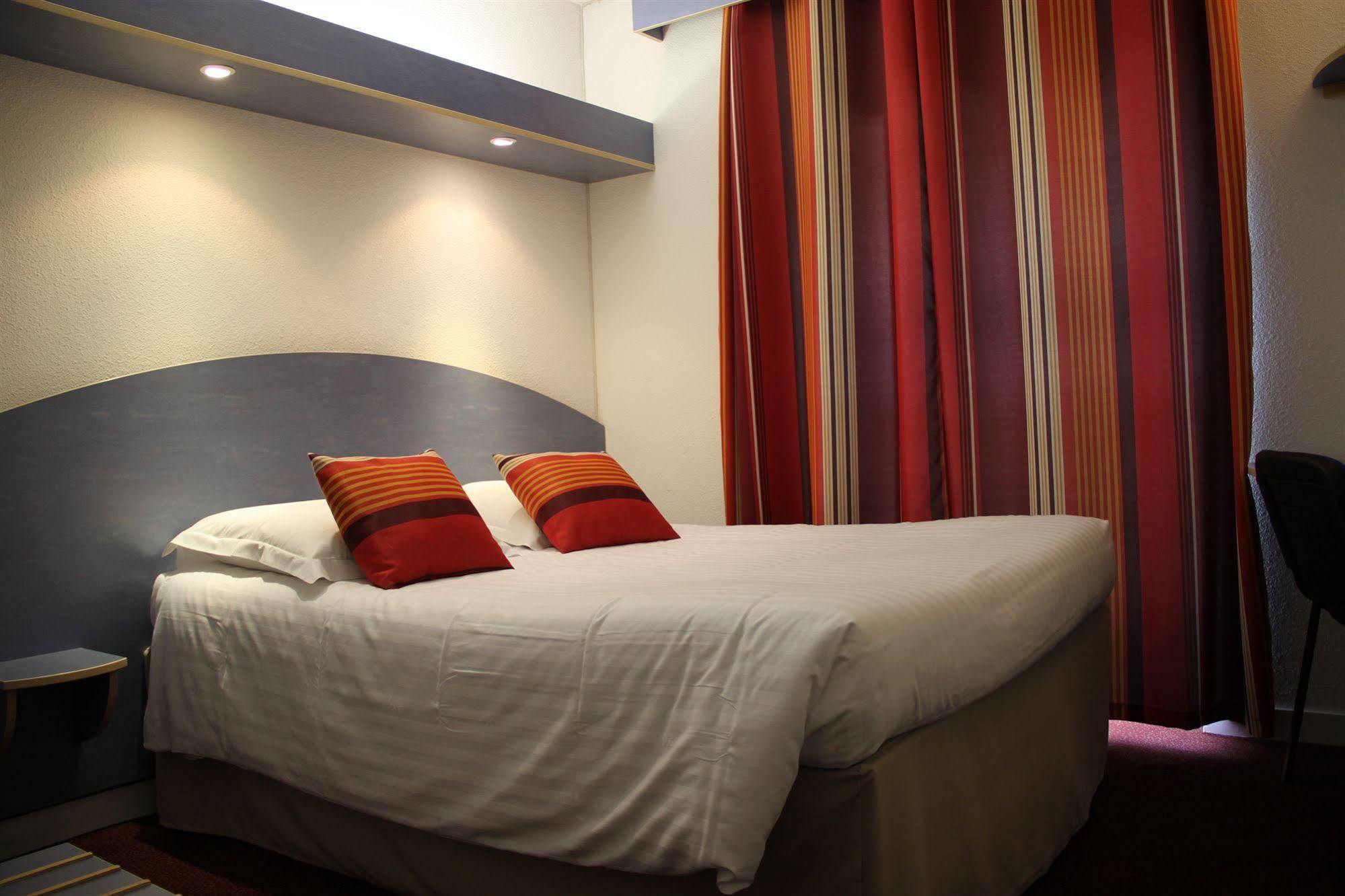 Agape Hotel Bessines Buitenkant foto