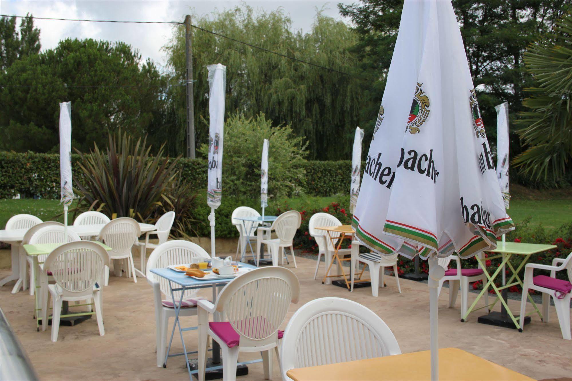 Agape Hotel Bessines Buitenkant foto