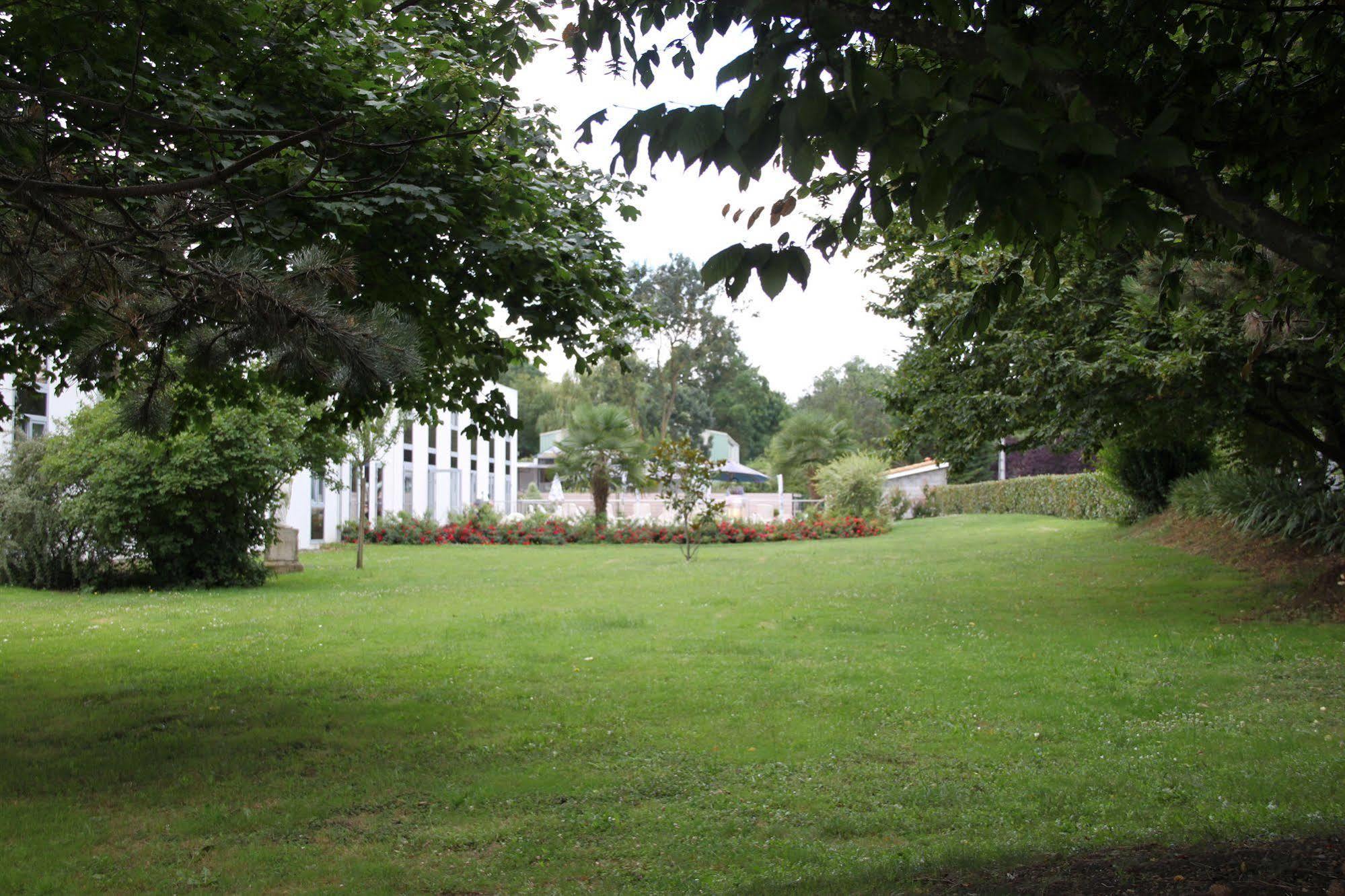 Agape Hotel Bessines Buitenkant foto